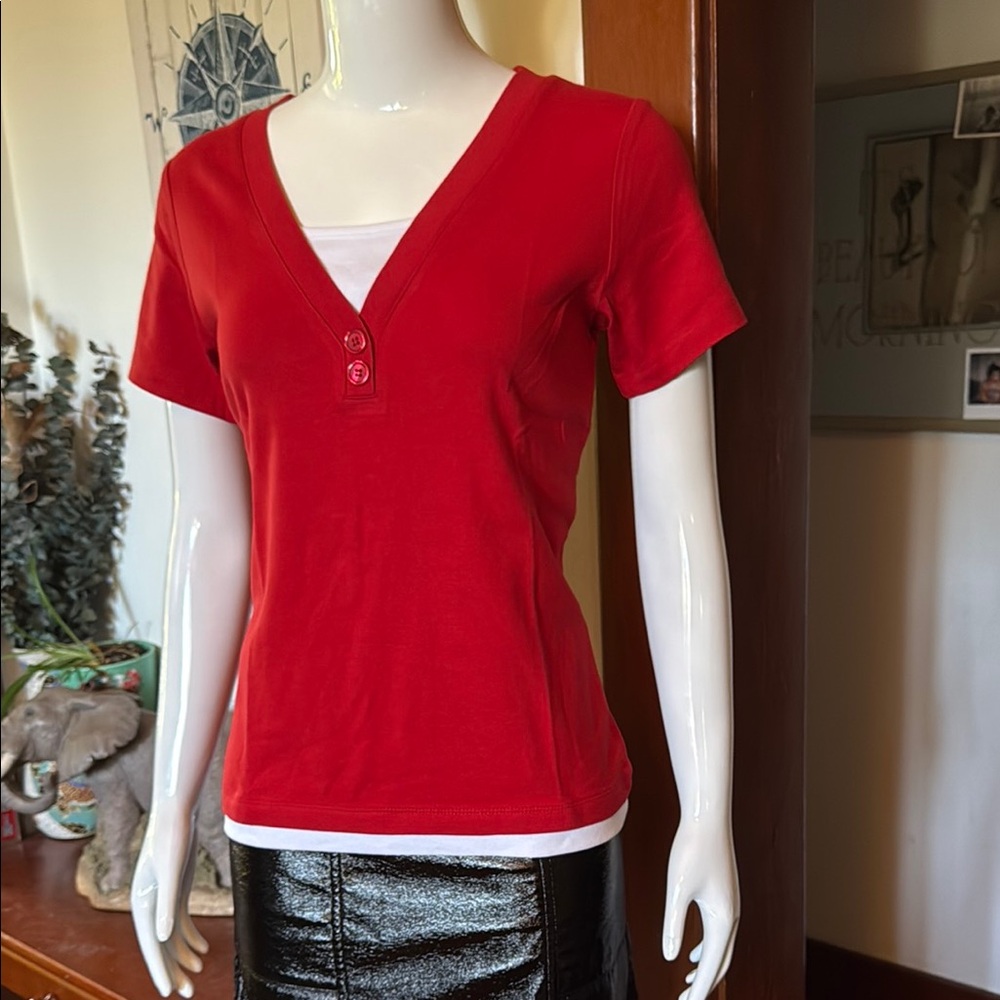 NWT northern reflections size small Red V-Neck Buttoned Women's Top
